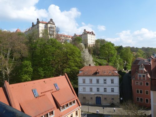Blick zum Schloss Sonnenstein oberhalb von Pirna